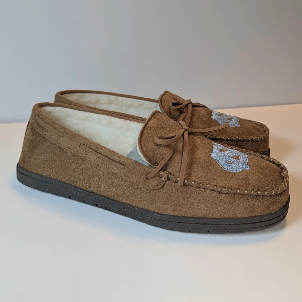 FOCO Men's North Carolina Tar Heels Moccasin Slippers Size Large - US 11/12